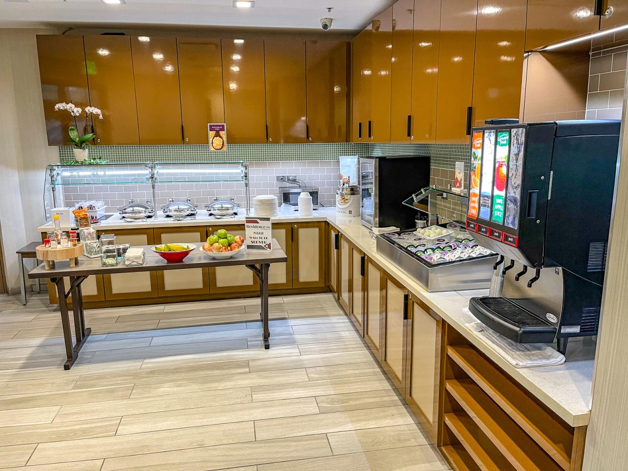 How to find hotels that include free breakfast options