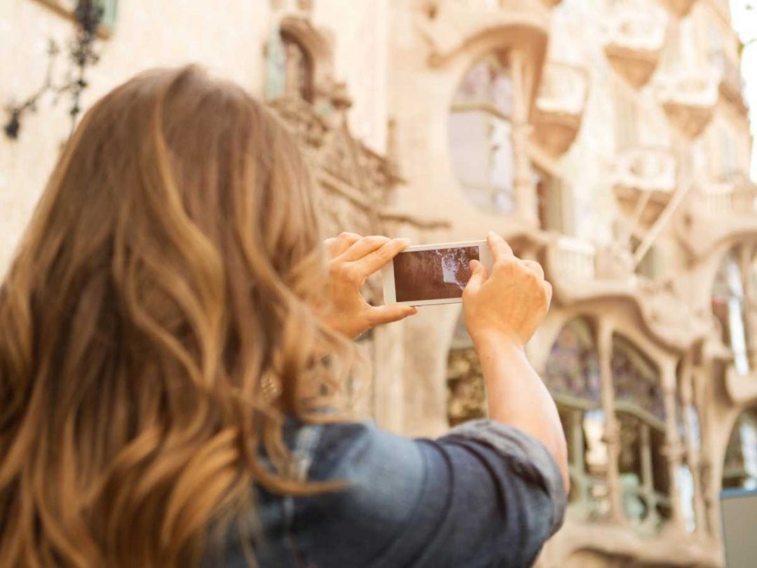 What are the safest hotels for solo female travelers